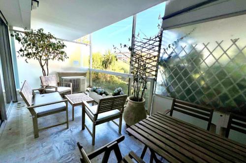 Et opholdsområde på JUAN LES PINS - 4 people - swimming pool