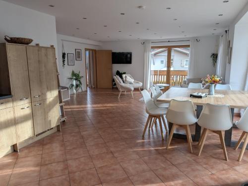 a kitchen and dining room with a table and chairs at Apartment Traumblick in Unterammergau