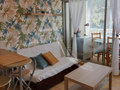 T2 quartier Quilles renove avec gout WIFI 4 personnes