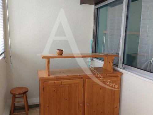 T2 quartier Quilles renove avec gout WIFI 4 personnes