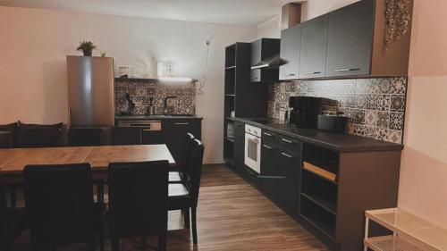 Køkken eller tekøkken på Ferienhaus auf einer Ebene für 25 Personen mit eigenem Garten und Pool