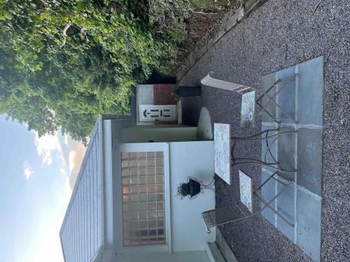 Το κτήριο όπου στεγάζεται  το διαμέρισμα