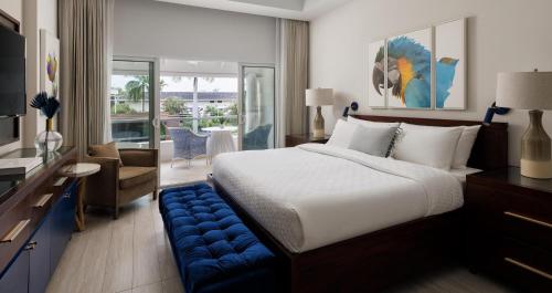 Ένα ή περισσότερα κρεβάτια σε δωμάτιο στο Sandals Royal Caribbean All Inclusive Resort & Private Island - Couples Only