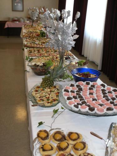 a buffet of food on a long table at Eisenerzer Hof in Eisenerz