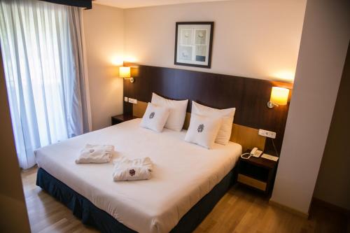 Ένα ή περισσότερα κρεβάτια σε δωμάτιο στο Lobios Caldaria Hotel Balneario