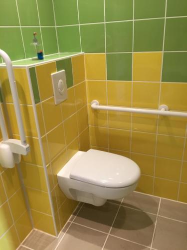 Ein Badezimmer in der Unterkunft Maison spacieuse tranquille et calme PMR possible