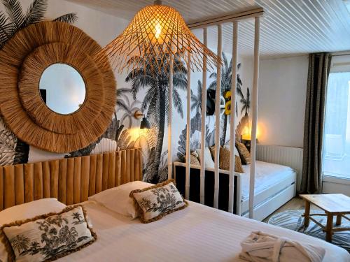 Ένα ή περισσότερα κρεβάτια σε δωμάτιο στο Hôtel Ancre Marine & Spa Thalgo ***