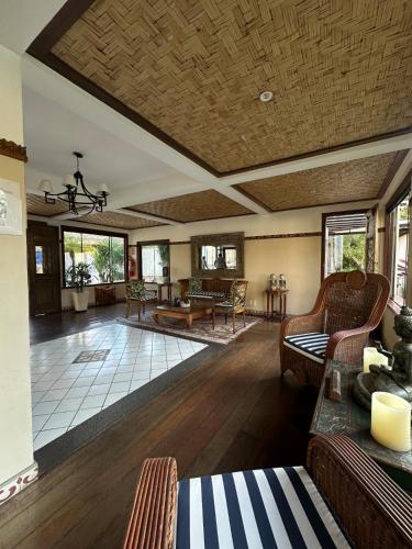 an open living room with a couch and chairs at Pousada Corsario Buzios in Búzios