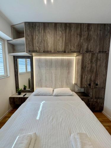 Ένα ή περισσότερα κρεβάτια σε δωμάτιο στο Riverside Downtown Apartments