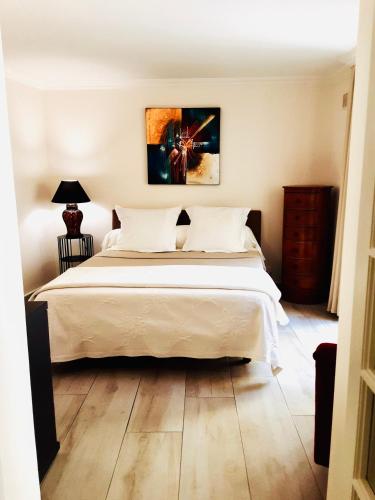 Le Cocon de ville sètois, Clim, patio et garage pour véhicule type golf, Linge de lit et serviettes inclus