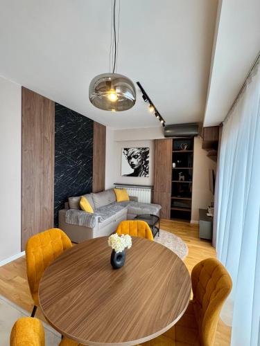 Χώρος καθιστικού στο Riverside Downtown Apartments