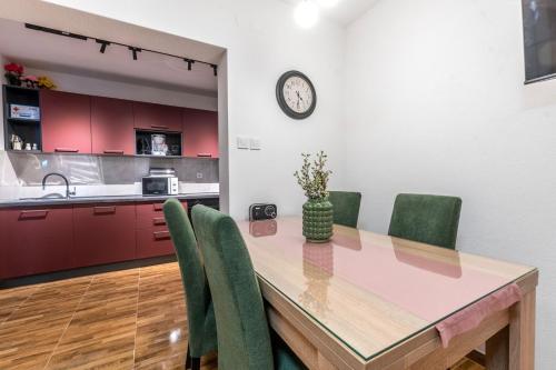 Η κουζίνα ή μικρή κουζίνα στο Apartment Marta - free parking!