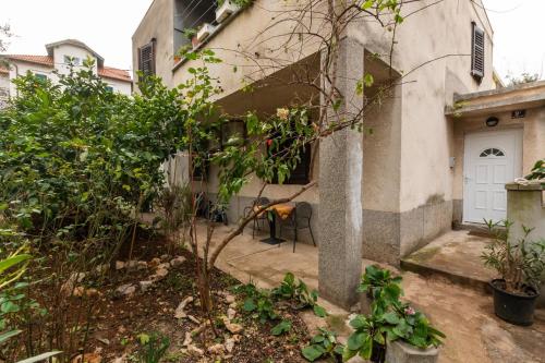 Κήπος έξω από το Apartment Marta - free parking!