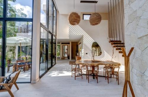 a dining room with a table and chairs at Jungle Villa Tulum in Balcheil