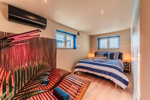 Postel nebo postele na pokoji v ubytování Loft SPA privatif 2-4 pers - Jacuzzi & Sauna près de Strasbourg