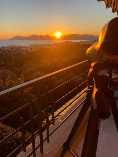 Photo de la galerie de l'établissement 2 Pièces 38m2 vue imprenable sur la baie de Cannes, à Cannes