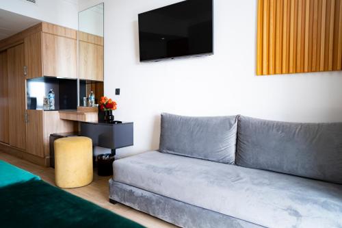 Una televisión o centro de entretenimiento en Hotel Argana Agadir