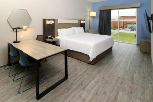 Postel nebo postele na pokoji v ubytování Holiday Inn Express Manzanillo by IHG