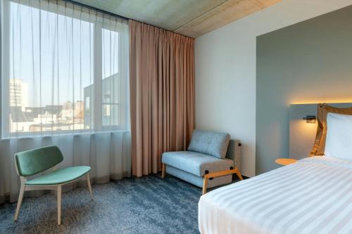 Postel nebo postele na pokoji v ubytování Moxy Antwerp