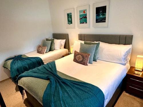 Ένα ή περισσότερα κρεβάτια σε δωμάτιο στο Royal William Yard Apartments - Large and Luxurious with Free Parking