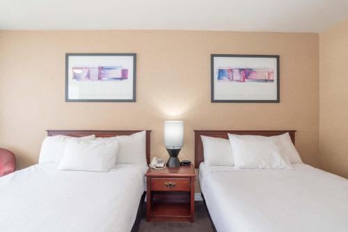 two beds sitting next to each other in a hotel room at Sandman Hotel Castlegar in Castlegar
