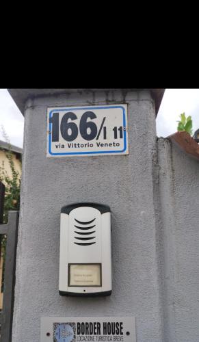 a sign on the side of a building with acomputer house at Border House in Gorizia