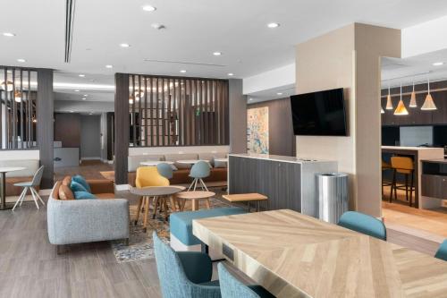 a lobby with a table and chairs and a kitchen at TownePlace Suites By Marriott Lake City in Lake City