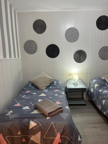 a bedroom with a bed and a wall with speakers at Los Tres Hórreos in Felechas