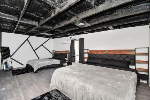 Katil atau katil-katil dalam bilik di Cozy Home Sleeps9 HighSpeed WiFi500MBPS Plus