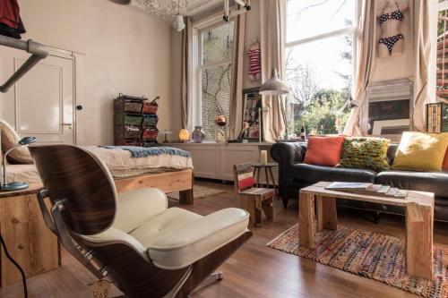 a living room with a couch and a chair at Vintage Rooms Lange Haven in Schiedam