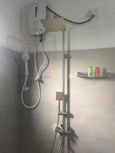 a shower in a bathroom with a shower at Air Ray Homestay in Negombo