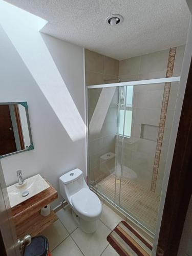 Un baño de Excelente Casa Familiar con Alberca