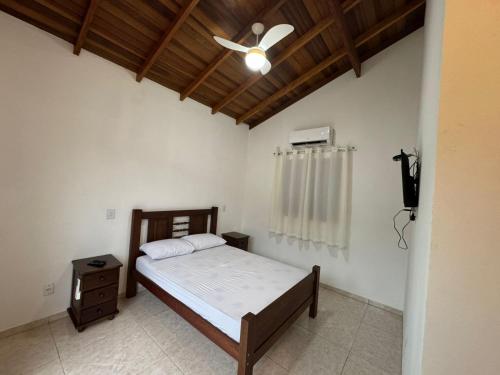a bedroom with a bed and a ceiling fan at Suítes Betel in Paraty