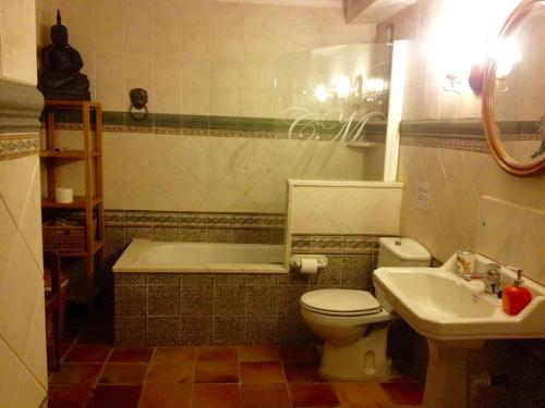 Et badeværelse på Masia CM Costa Brava