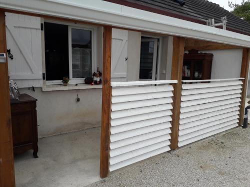 a garage with two windows on the side of a house at Studio Clos-Edeen in Tréclun