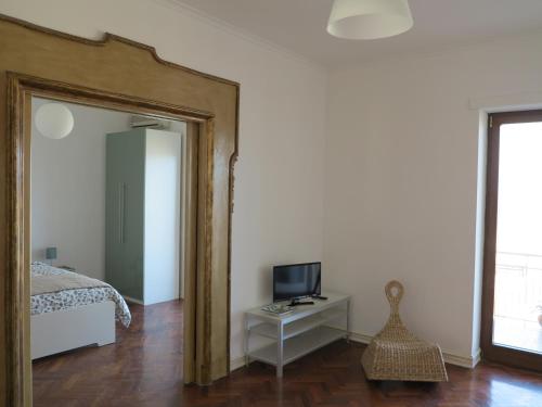 Pretty panoramic apartment - half way Center-Vomero district