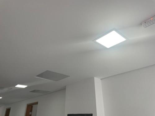a room with a white ceiling with a light on it at Condomínio Residencial Vitória 3 in Sao Paulo