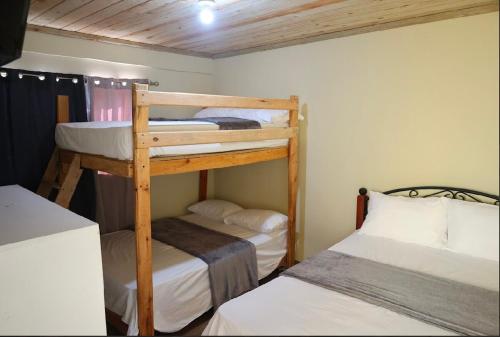 Postel nebo postele na pokoji v ubytování Vista Montaña Jimenoa De La Rosa