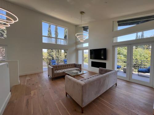 Galeriebild der Unterkunft Gorgeous Private and Gated Home in Silver Lake with Pool & Views in Los Angeles