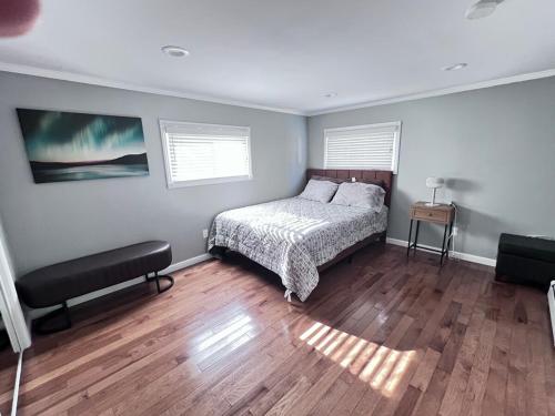 Ein Bett oder Betten in einem Zimmer der Unterkunft Modern and spacious 4 B/R + 2 bath house