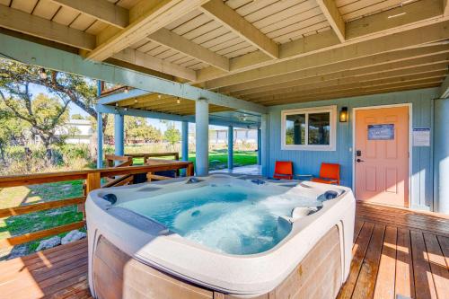 a jacuzzi tub on a deck at Sunset Ridge 2King Beds Lake Hot Tub Pool in Canyon Lake