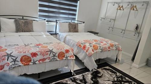 Ένα ή περισσότερα κρεβάτια σε δωμάτιο στο Welcome to Sunset Cove