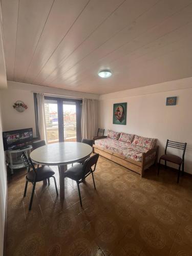 Χώρος καθιστικού στο Departamento en 5to piso a 50m del mar