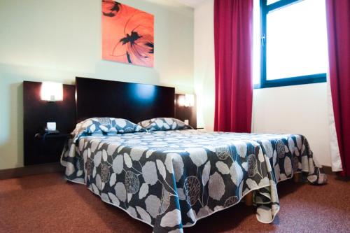 מיטה או מיטות בחדר ב-Residhotel Lyon Lamartine