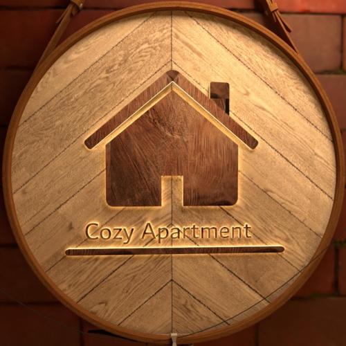 Et logo, certifikat, skilt eller en pris der bliver vist frem på Cozy apartment