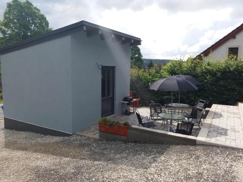 Das Gebäude in dem sich das Ferienhaus befindet