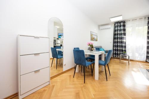 APARTMENT PAOLO by the beach Znjan