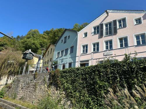 Το κτήριο όπου στεγάζεται  το διαμέρισμα