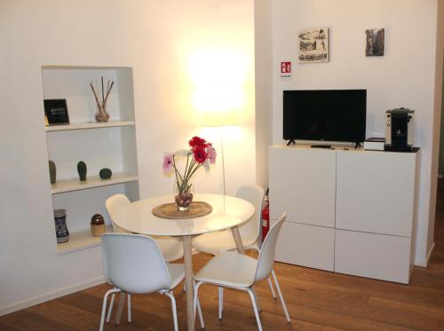 Fiftythree house - in the heart of Napoli