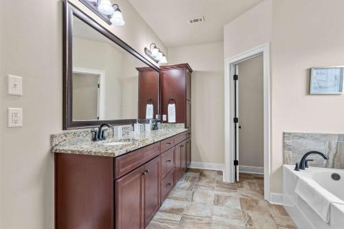 Koupelna v ubytování 4 Bedroom Family Home in Lake Charles La